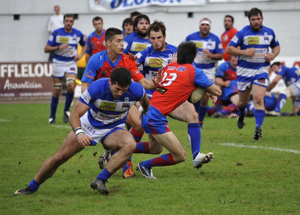 7. A Oloron, le coup passe près pour les coéquipiers de Mickaël Ducournau mais le SAH rentre bredouille (28-18).