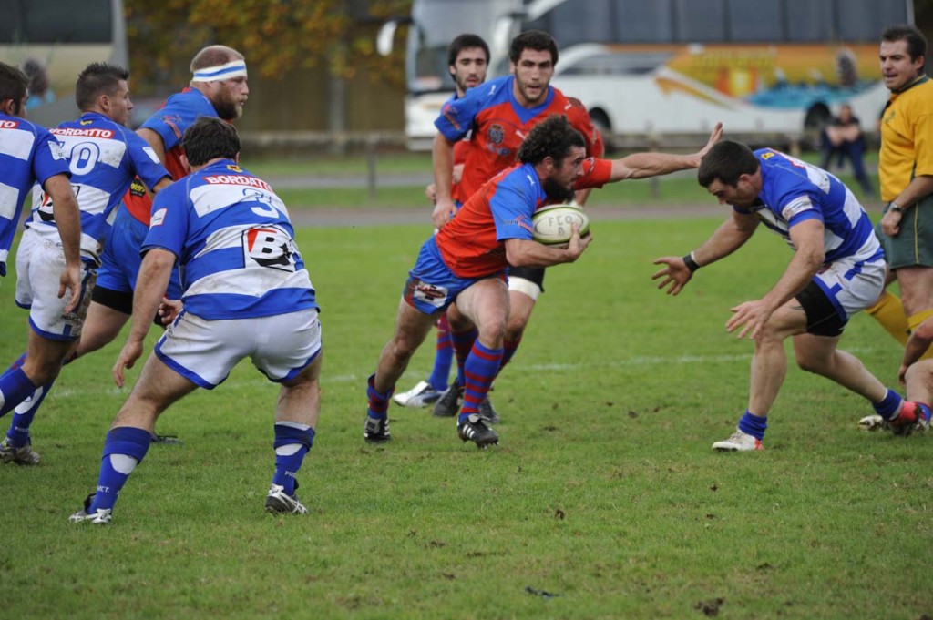 Olivier Beuste et les Hagetmautiens auraient mérité de revenir d'Oloron avec quelque chose lors du match aller (28-18). Photo Jean-Louis Tastet 