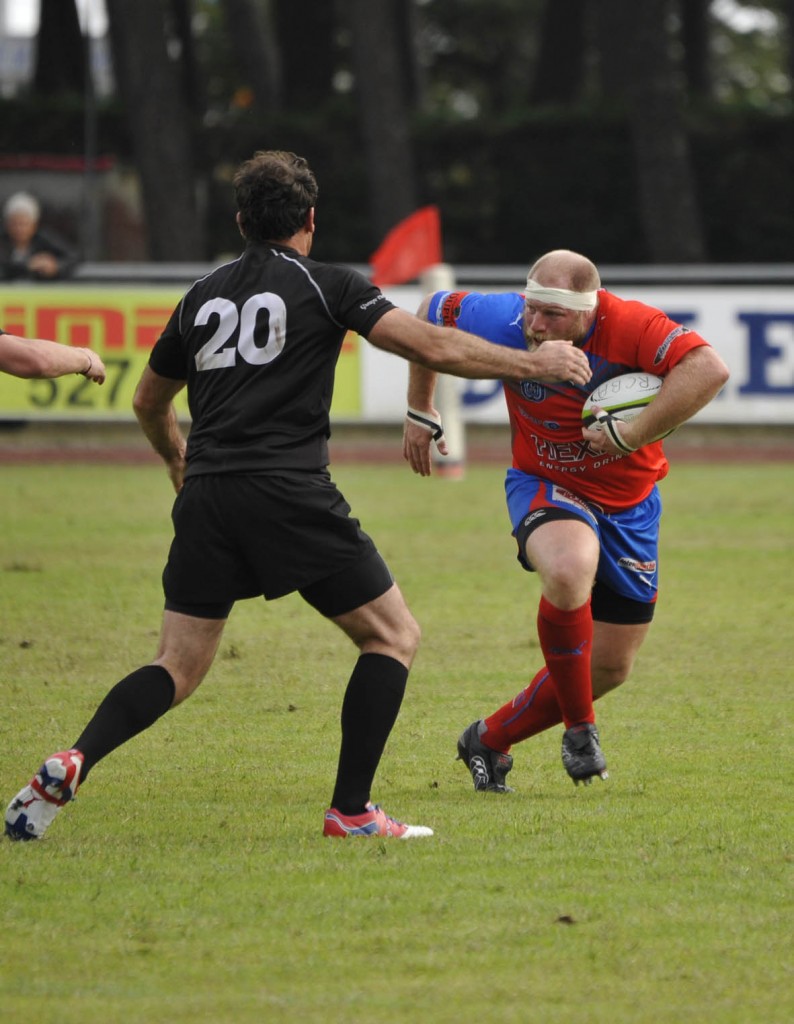 Craig Smith et les avants du SAH ont dominé leur sujet ce dimanche. (Photo Jean-Louis Tastet) 