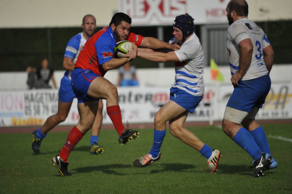 Les Hagetmautiens ont bien bousculé les Angloys mais sans parvenir à se détacher au score. (Photo Jean-Louis Tastet) 